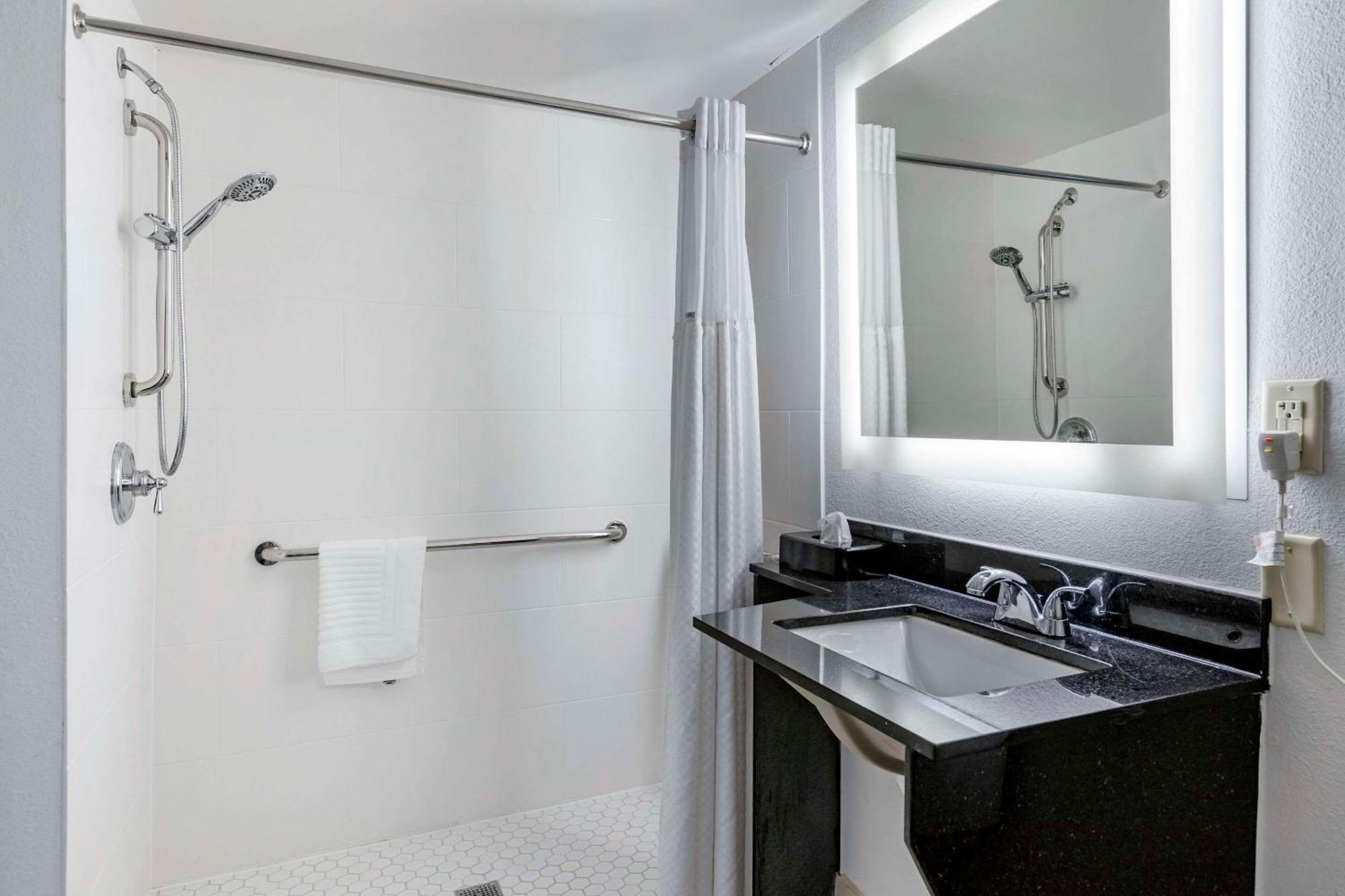 Comfort Inn & Suites Grand Blanc-Flint מראה חיצוני תמונה